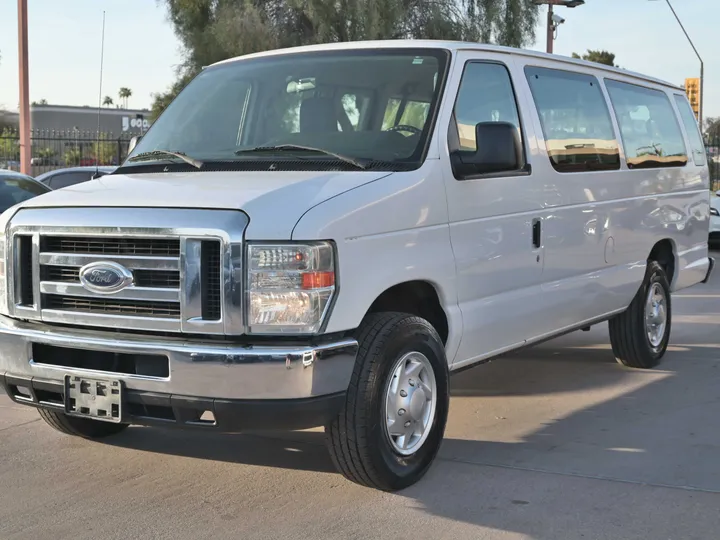 WHITE, 2013 FORD E350 SUPER DUTY PASSENGER Image 1