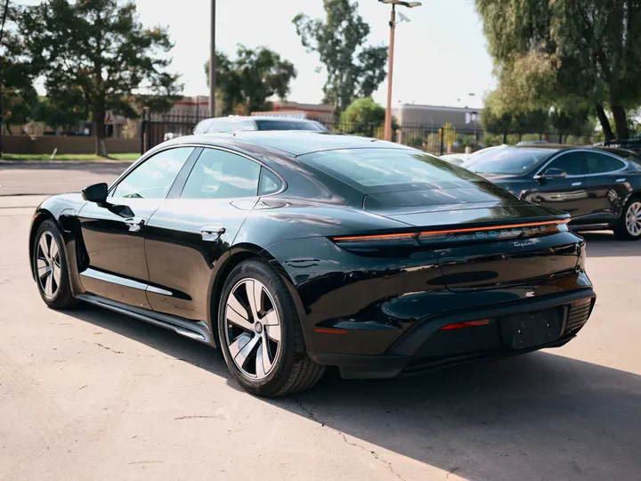 BLACK, 2023 PORSCHE TAYCAN Image 5