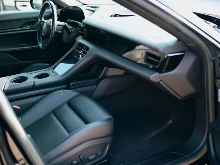 BLACK, 2023 PORSCHE TAYCAN Image 16