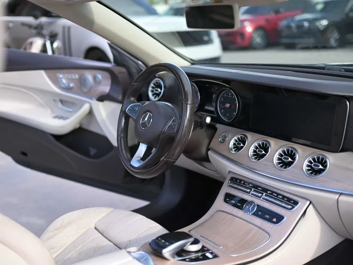 BLACK, 2018 MERCEDES-BENZ E-CLASS Image 19