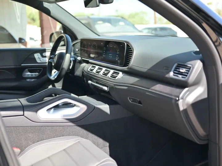 BLACK, 2025 MERCEDES-BENZ GLS Image 21
