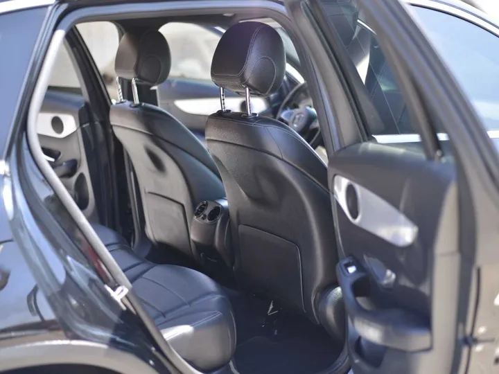 BLACK, 2019 MERCEDES-BENZ GLC Image 14