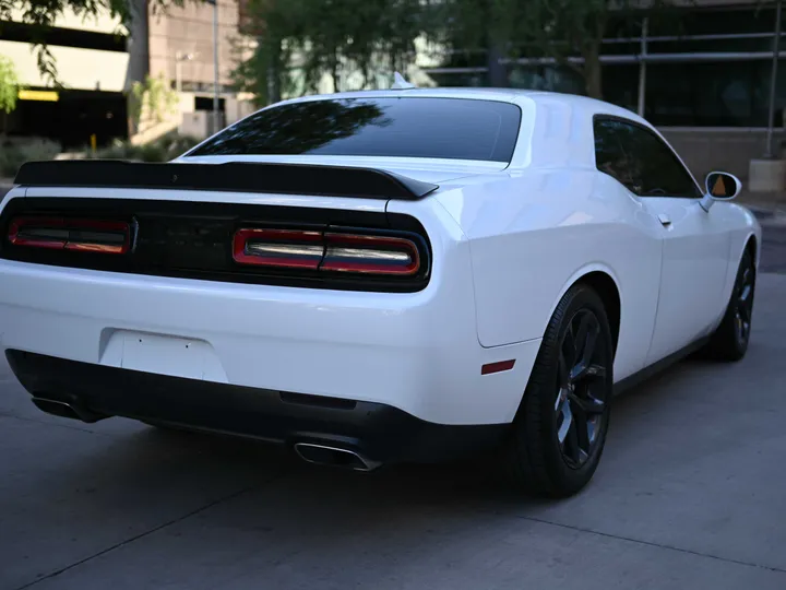 WHITE, 2020 DODGE CHALLENGER Image 6