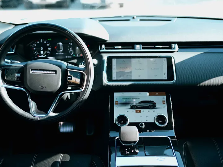 2021 LAND ROVER RANGE ROVER VELAR Image 11