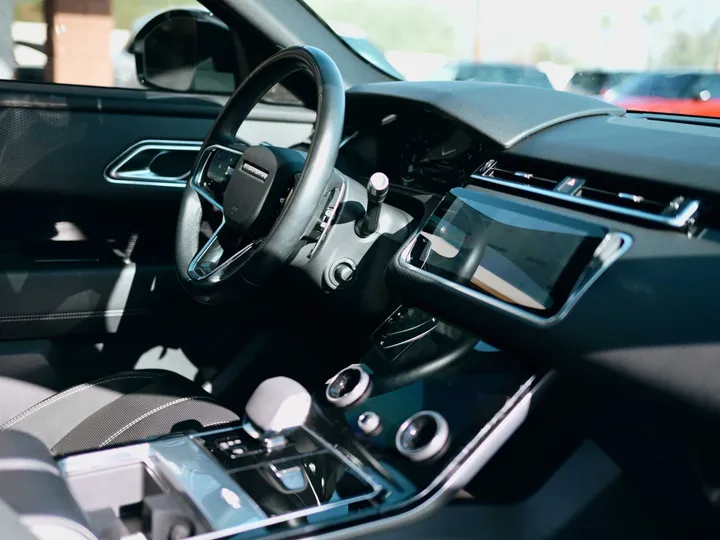 2021 LAND ROVER RANGE ROVER VELAR Image 20