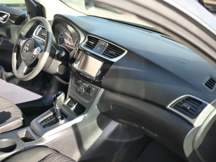 GRAY, 2019 NISSAN SENTRA Image 10