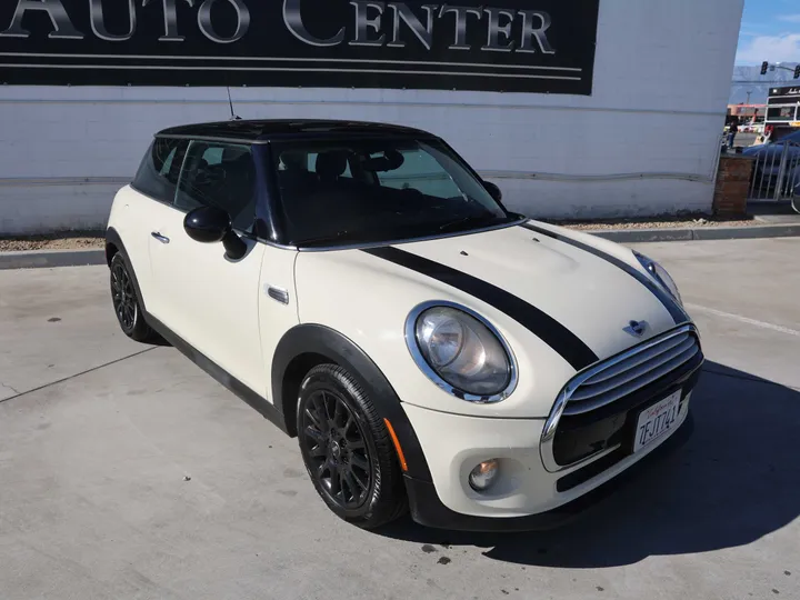 WHITE, 2014 MINI HARDTOP Image 3