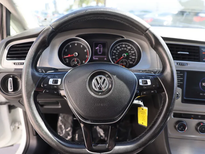 WHITE, 2017 VOLKSWAGEN GOLF Image 8