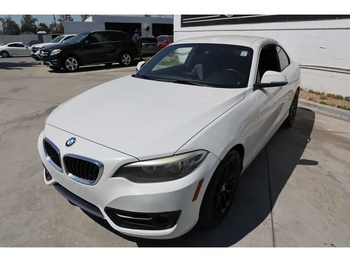WHITE, 2016 BMW 2 SERIES Image 6