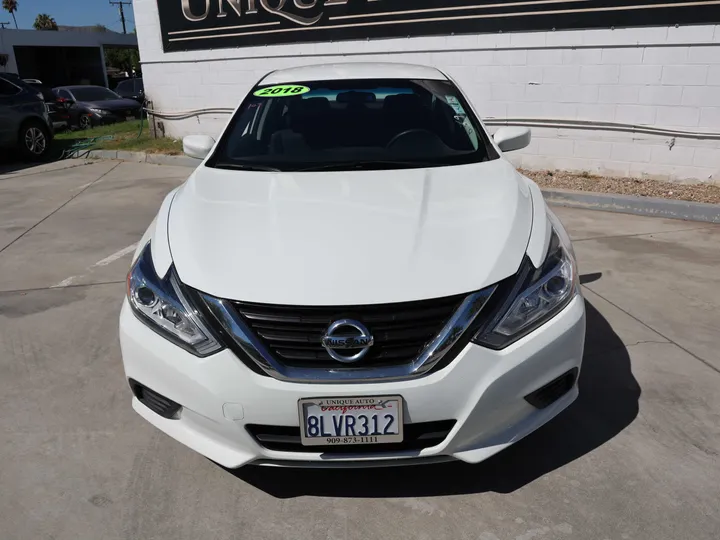 WHITE, 2018 NISSAN ALTIMA Image 2