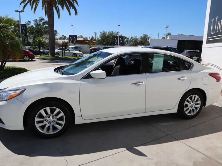 WHITE, 2018 NISSAN ALTIMA Image 6