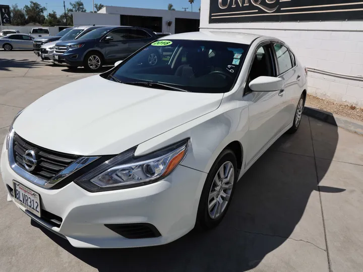 WHITE, 2018 NISSAN ALTIMA Image 7