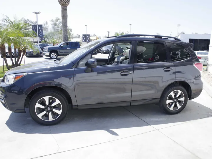 GRAY, 2017 SUBARU FORESTER Image 7