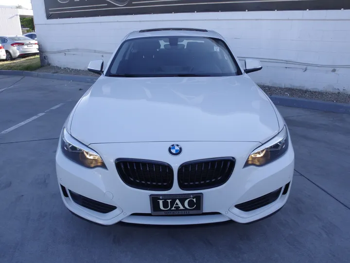 WHITE, 2015 BMW 2 SERIES Image 2
