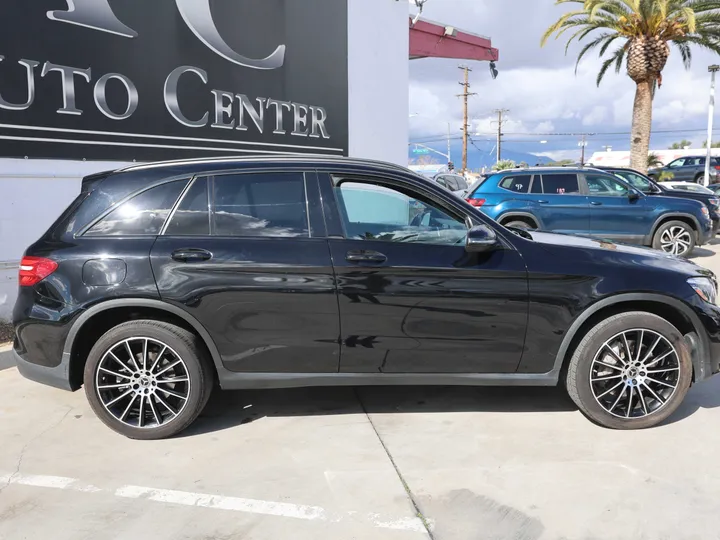 BLACK, 2019 MERCEDES-BENZ GLC Image 4