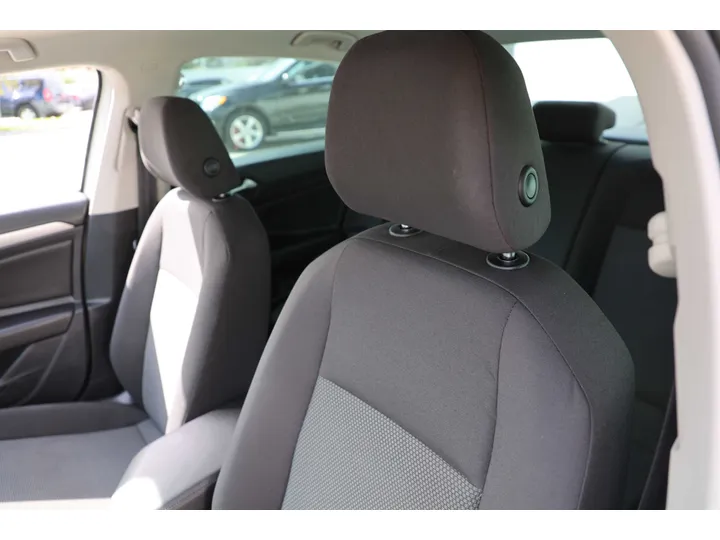 WHITE, 2019 VOLKSWAGEN JETTA Image 8