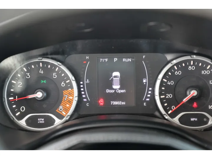 WHITE, 2019 JEEP RENEGADE Image 11