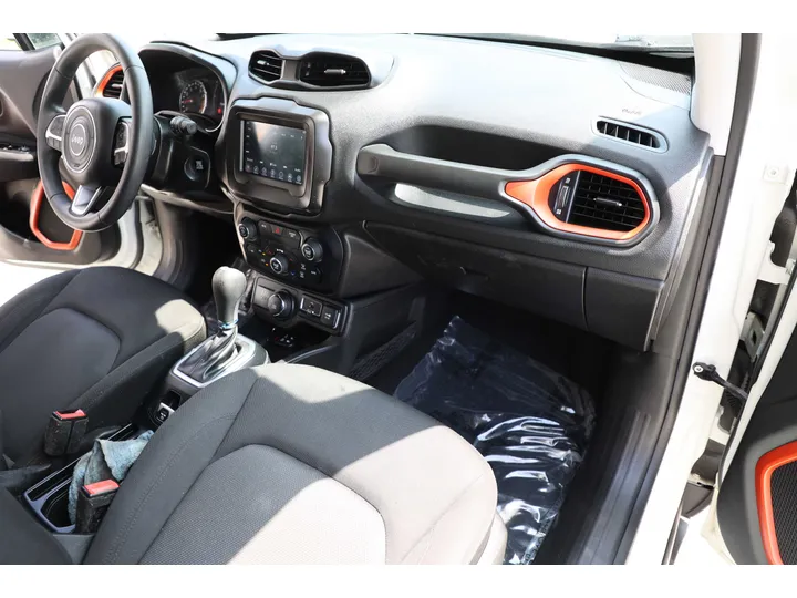WHITE, 2019 JEEP RENEGADE Image 15