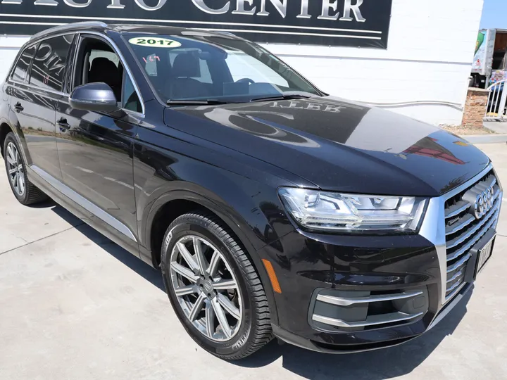 BLACK, 2017 AUDI Q7 Image 3