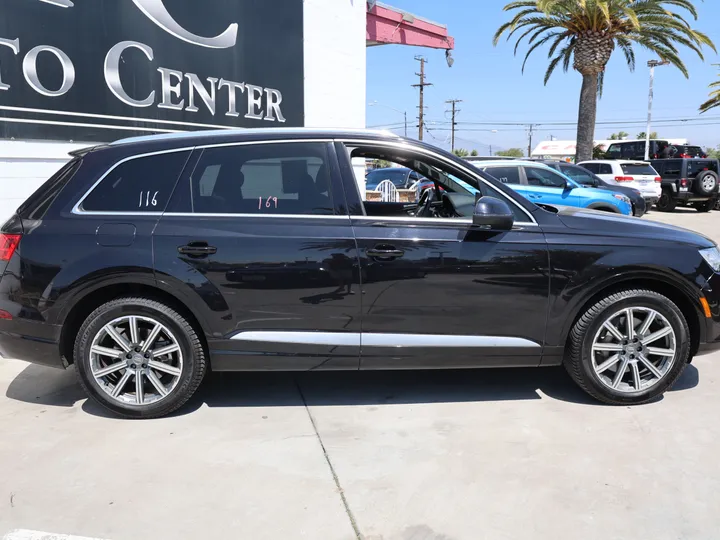 BLACK, 2017 AUDI Q7 Image 4