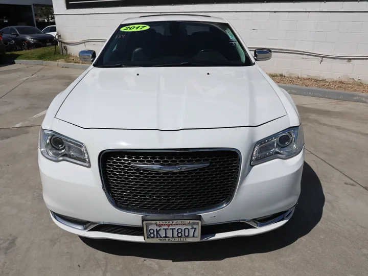 WHITE, 2017 CHRYSLER 300 Image 2