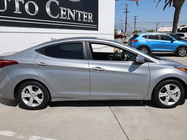 GRAY, 2016 HYUNDAI ELANTRA Image 4