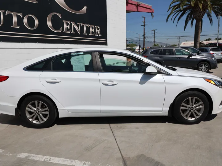 WHITE, 2016 HYUNDAI SONATA Image 4