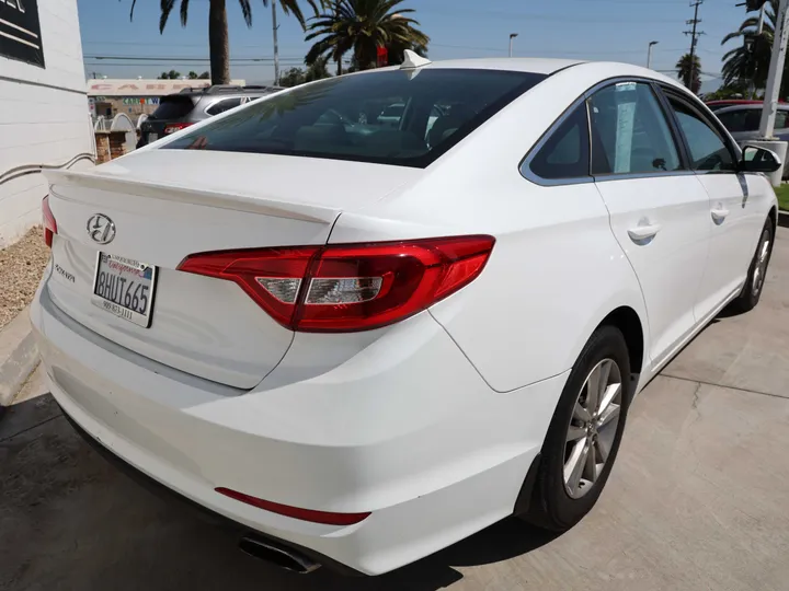 WHITE, 2016 HYUNDAI SONATA Image 5