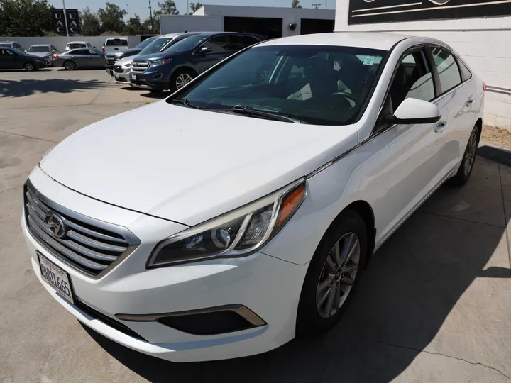 WHITE, 2016 HYUNDAI SONATA Image 6