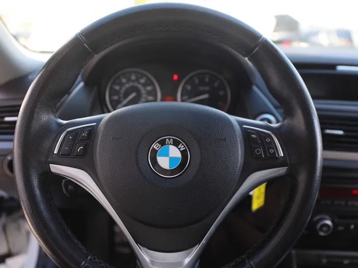 WHITE, 2014 BMW X1 Image 10