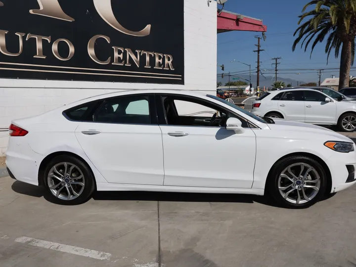 WHITE, 2020 FORD FUSION Image 4