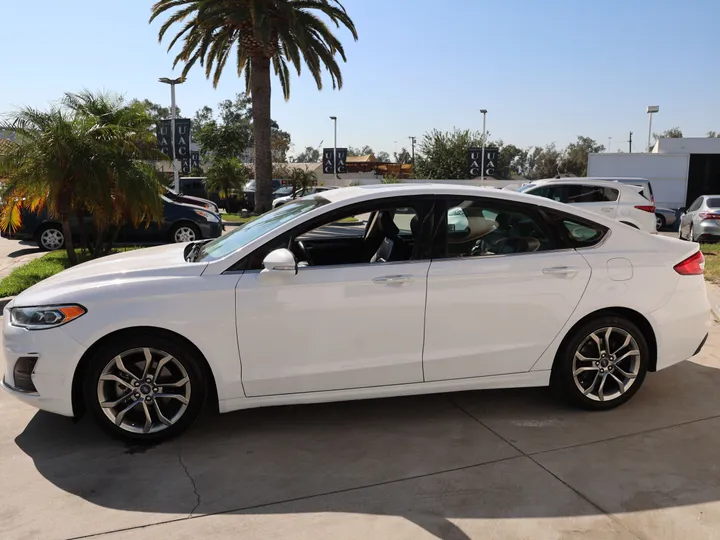 WHITE, 2020 FORD FUSION Image 6