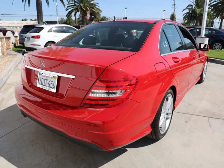 RED, 2013 MERCEDES-BENZ C-CLASS Image 5