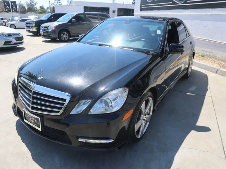 BLACK, 2012 MERCEDES-BENZ E-CLASS Image 6