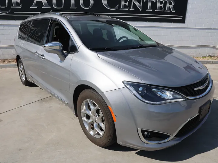 SILVER, 2018 CHRYSLER PACIFICA Image 3