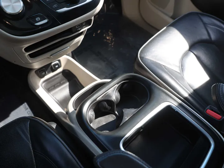 SILVER, 2018 CHRYSLER PACIFICA Image 14