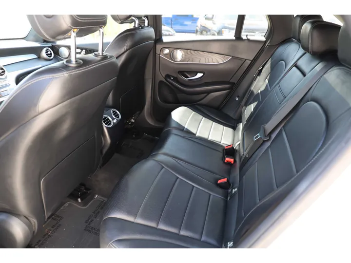 WHITE, 2017 MERCEDES-BENZ GLC Image 13