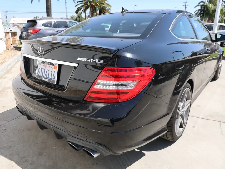 BLACK, 2012 MERCEDES-BENZ C-CLASS Image 5