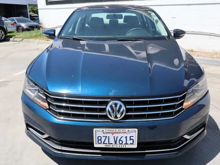 BLUE, 2018 VOLKSWAGEN PASSAT Image 2