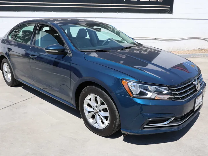 BLUE, 2018 VOLKSWAGEN PASSAT Image 3