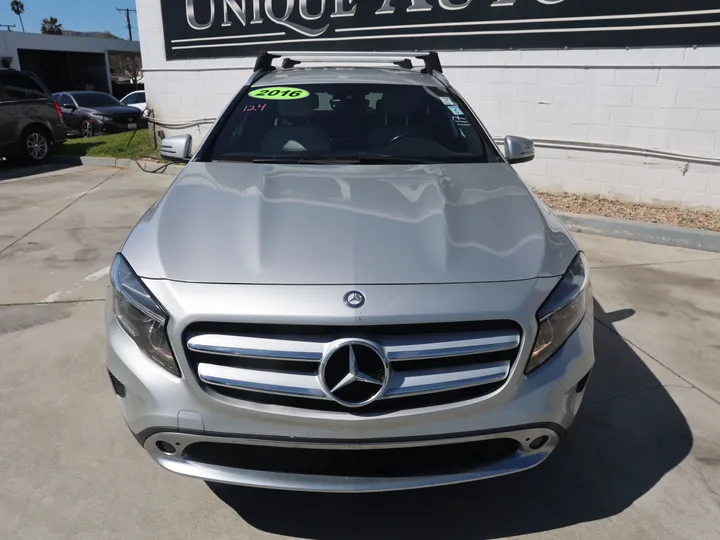 SILVER, 2016 MERCEDES-BENZ GLA Image 2