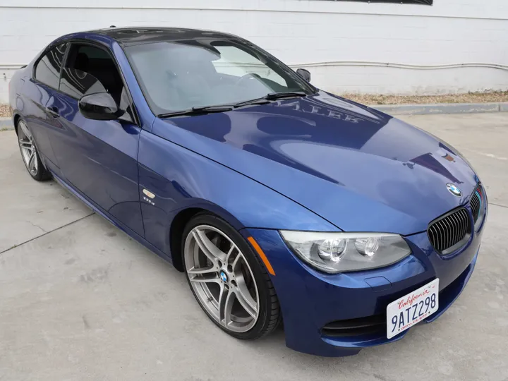 BLUE, 2012 BMW 3 SERIES Image 3