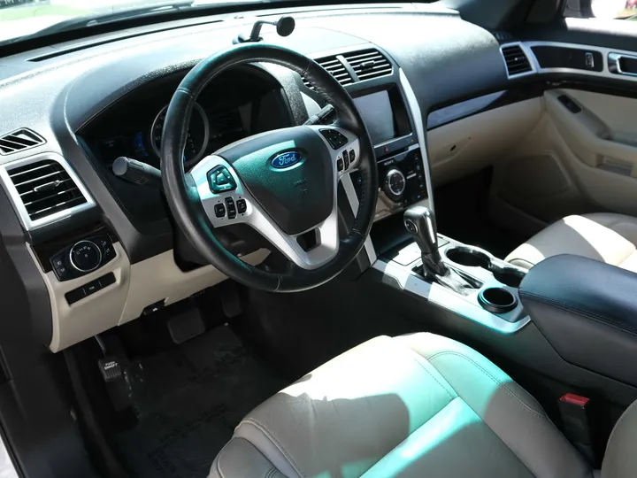 WHITE, 2015 FORD EXPLORER Image 10