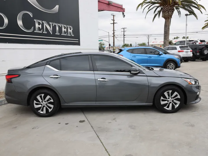 GRAY, 2020 NISSAN ALTIMA Image 4