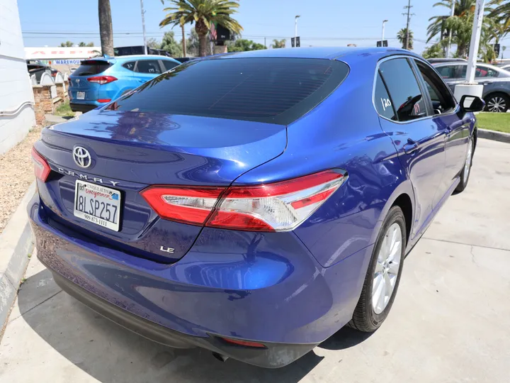 BLUE, 2018 TOYOTA CAMRY Image 5