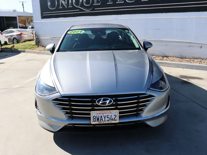 SILVER, 2021 HYUNDAI SONATA Image 2