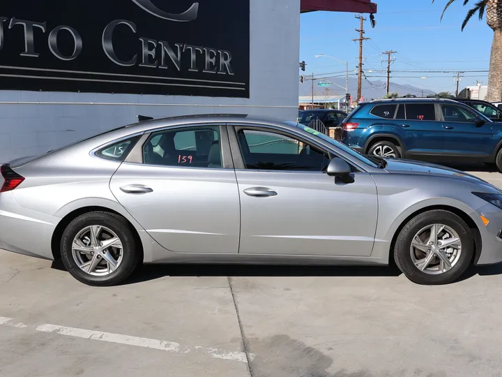 SILVER, 2021 HYUNDAI SONATA Image 4