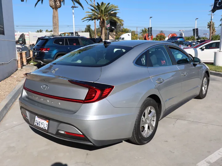 SILVER, 2021 HYUNDAI SONATA Image 5