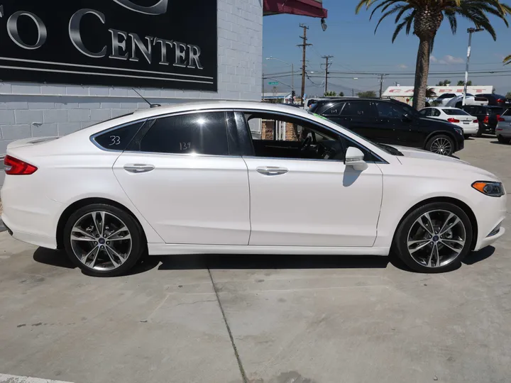 WHITE, 2017 FORD FUSION Image 4