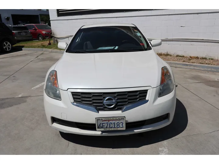WHITE, 2008 NISSAN ALTIMA Image 2